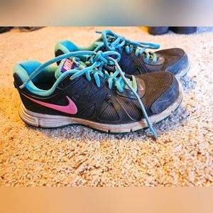 Ladies nikes  7.5